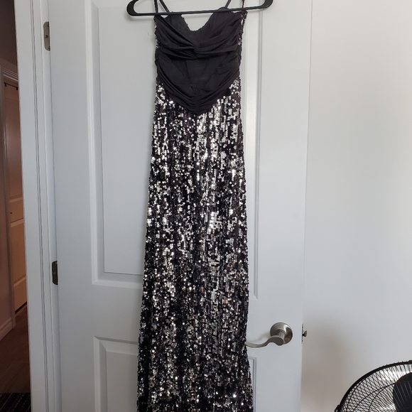 Strapless sequin gown - Picture 3 of 4